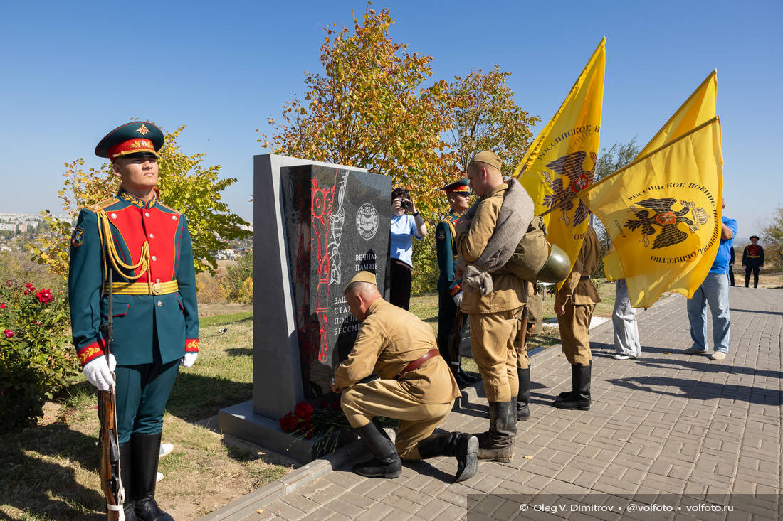 Памятный знак воинам Хакасии на Мамаевом кургане фотография