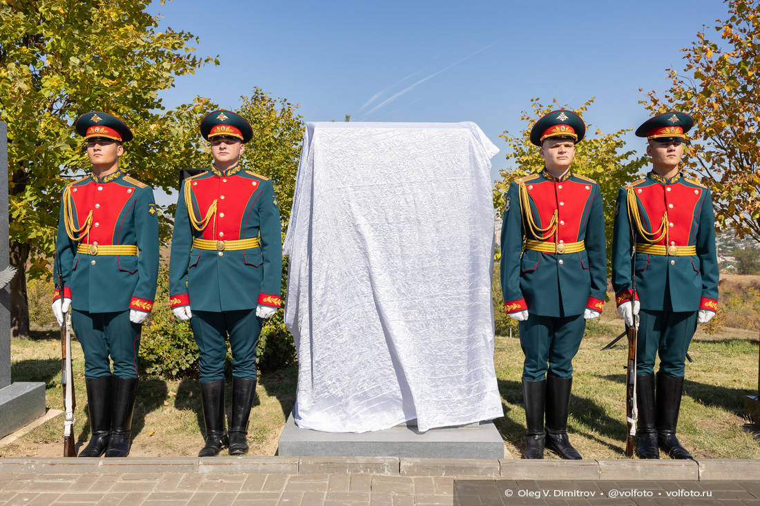 Памятный знак воинам Хакасии на Мамаевом кургане фотография