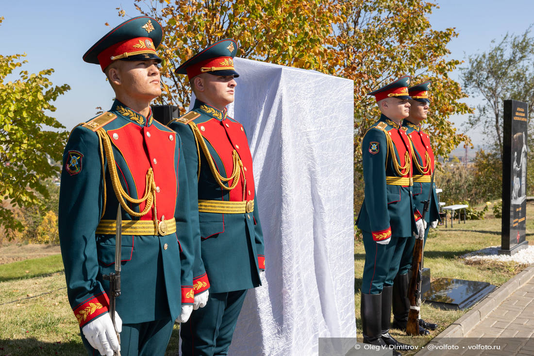 Памятный знак воинам Хакасии на Мамаевом кургане фотография