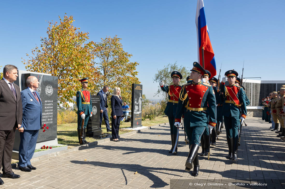 Памятный знак воинам Хакасии на Мамаевом кургане фотография