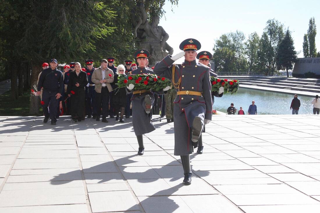 Памятная акция в преддверии празднования Дня учителя, фото музей-заповедник «Сталинградская битва» фотография