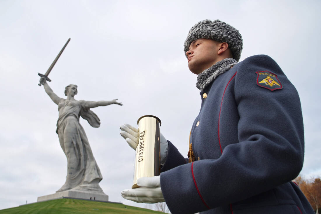 Капсула с землёй Мамаева кургана фотография