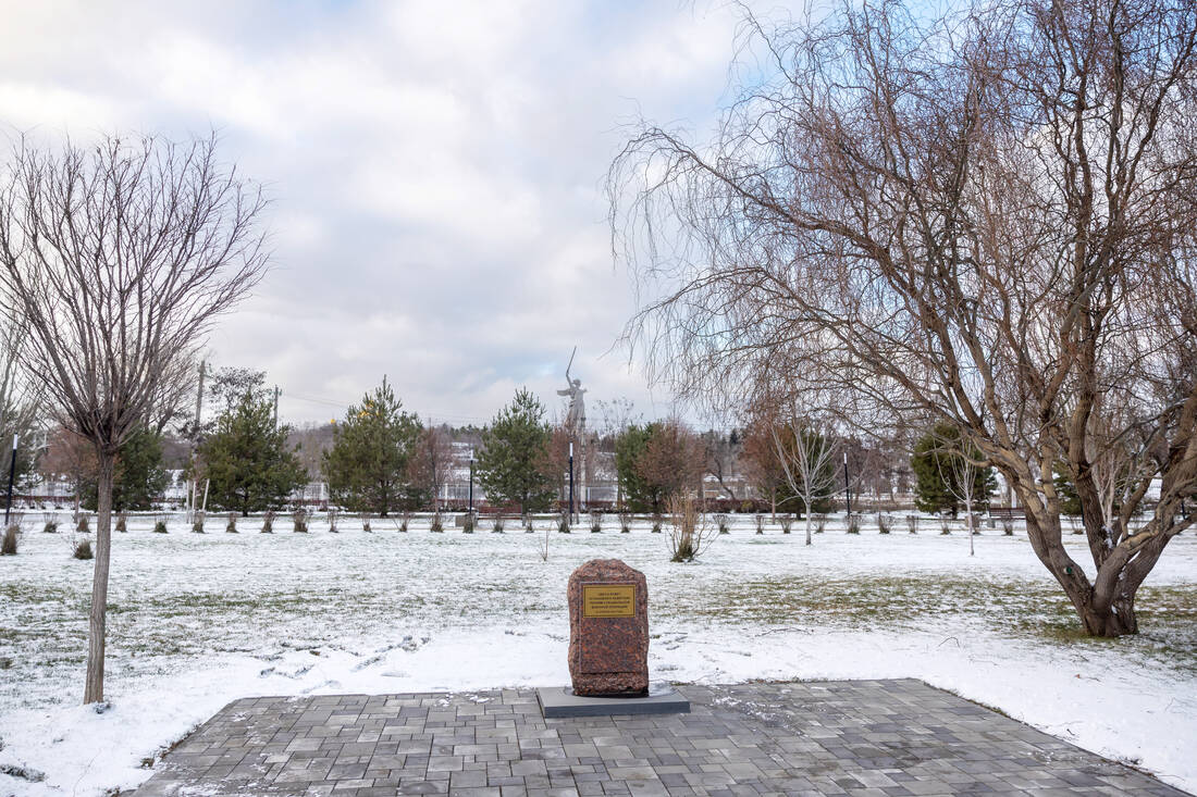 Закладной камень на месте для памятника участникам СВО фотография