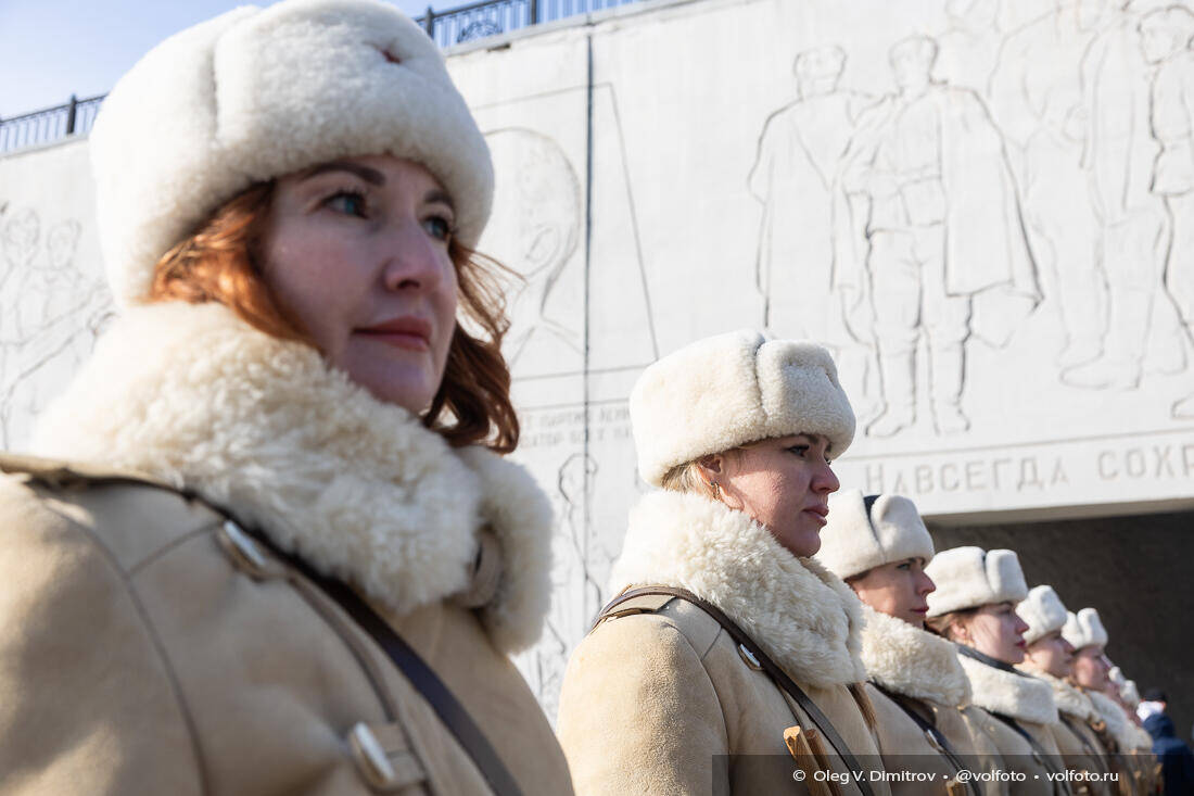 Возложение венков и цветов в Зале Воинской Славы на Мамаевом кургане фотография