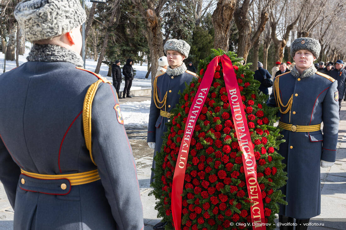 Возложение венков и цветов в Зале Воинской Славы на Мамаевом кургане фотография