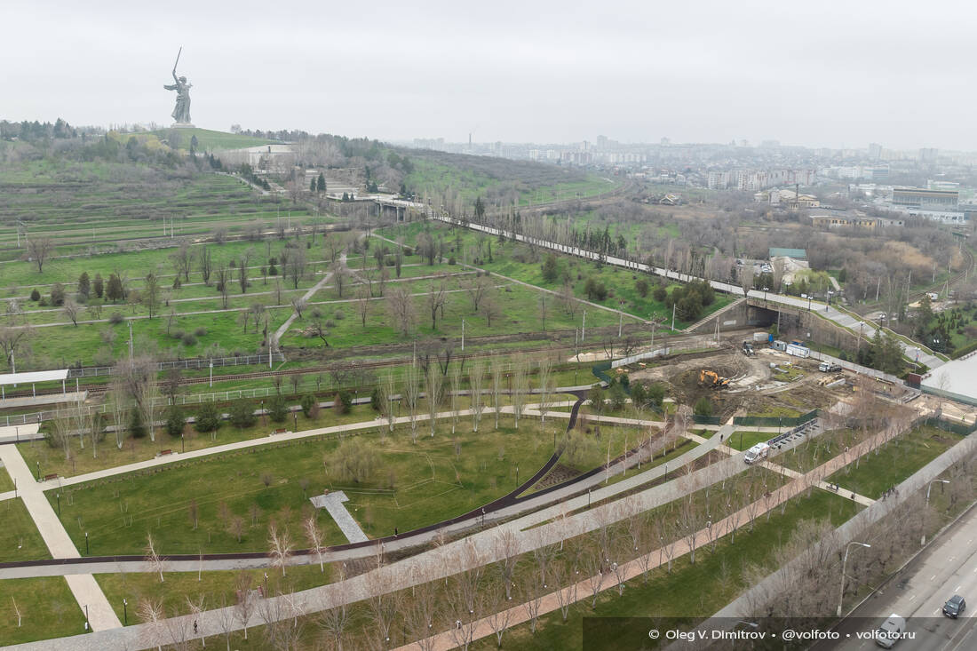 Мемориальный парк у подножья Мамаева кургана — вскоре здесь появится мемориал участникам СВО фотография