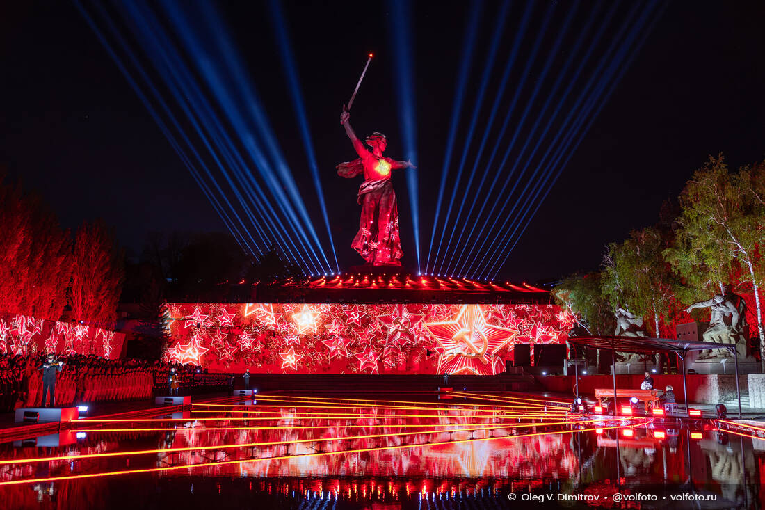 Видеоинсталляция «Свет Великой Победы» на Мамаевом кургане фотография