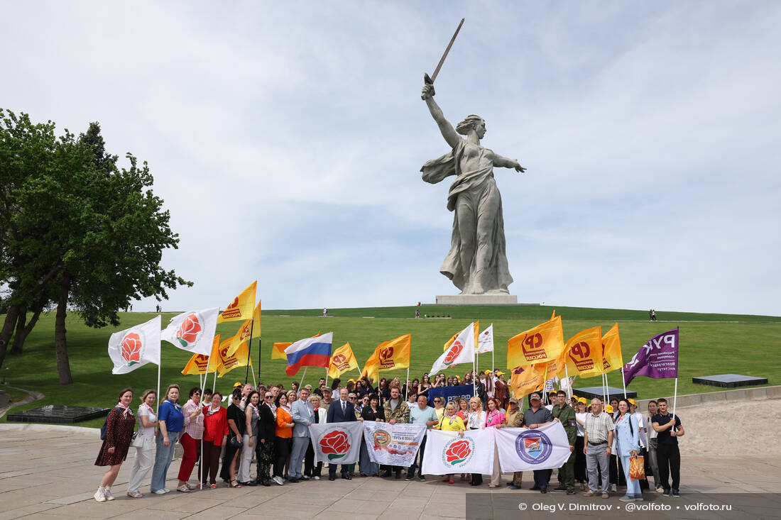 Участники проекта «Путь к Победе» на Мамаевом кургане фотография