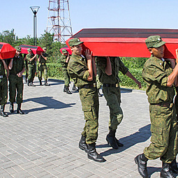 На Мамаевом кургане похоронили 66 неизвестных солдат