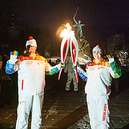 Олимпийский огонь «Сочи-2014» поднялся на Мамаев курган
