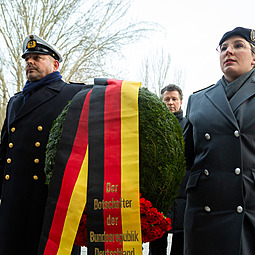 Посол Германии возложил цветы на Мамаевом кургане