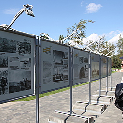 Выставка об истории создания памятника-ансамбля открылась у подножья Мамаева кургана