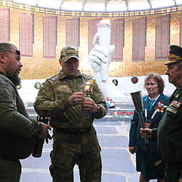 Огонь с Мамаева кургана отправился в ДНР