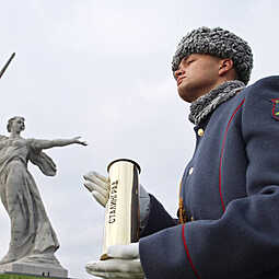 Капсулу со священной землёй Мамаева кургана передали на строящийся ледокол «Сталинград»