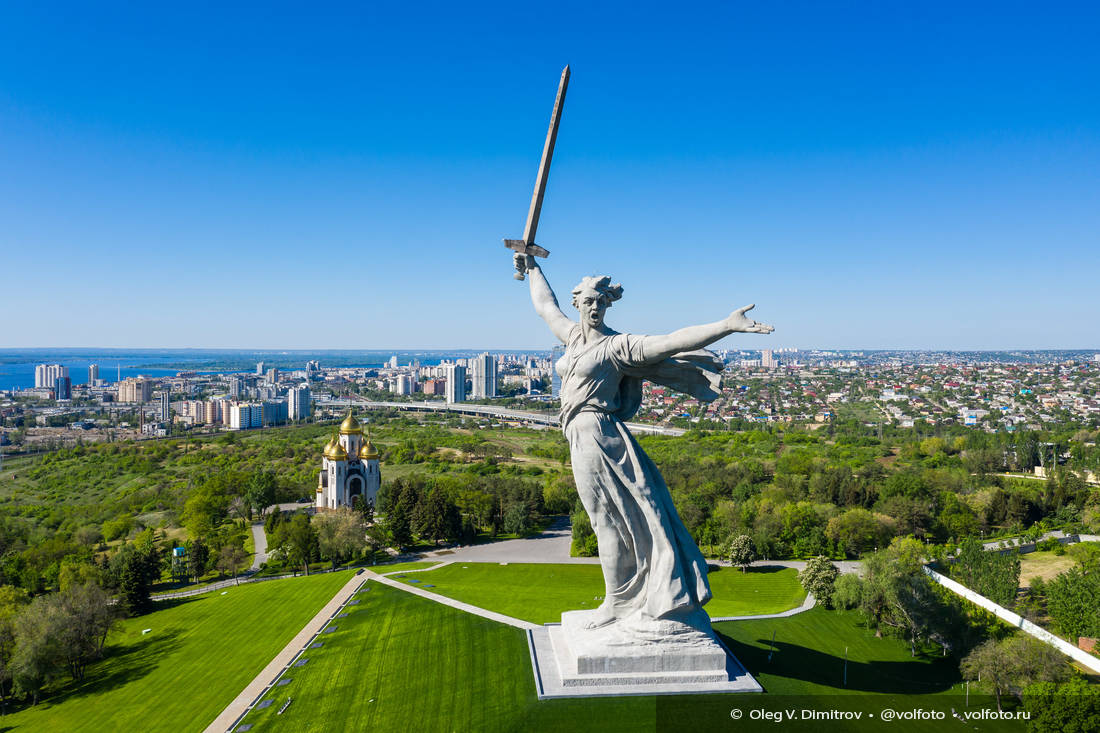 Монумент «Родина-мать зовет!» на Мамаевом кургане фотография