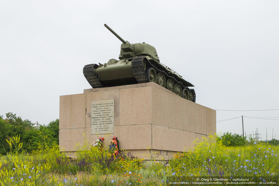 Танк-памятник «Челябинский колхозник» фотография