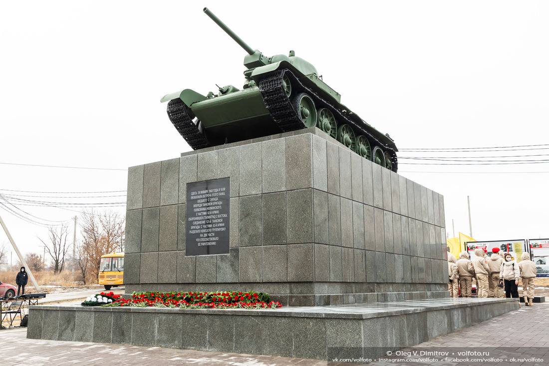 Танк Т-34 «Челябинский колхозник» после торжественного открытия фотография
